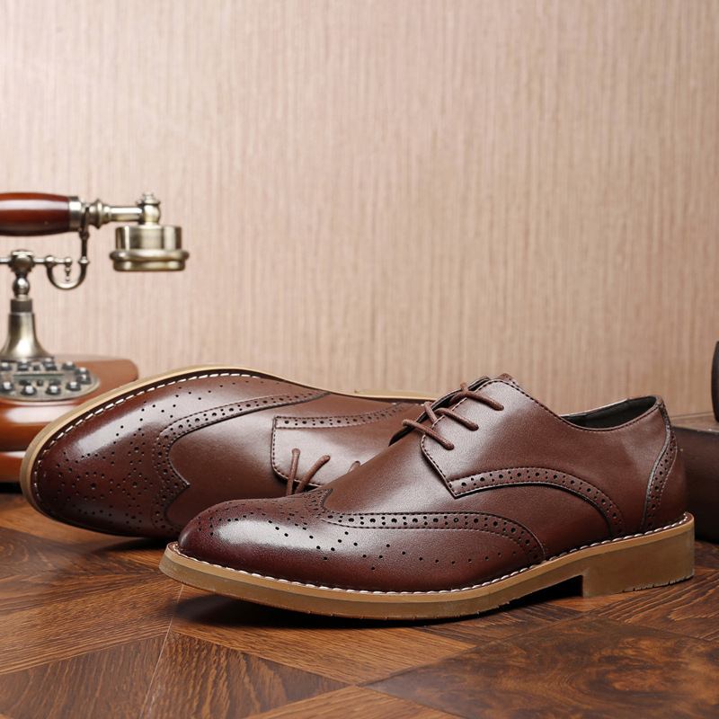 Ketju Uusi Veistetty Mekkokengät Trendikäs Brogue-kengät Business Casual Retro Miesten Kengät