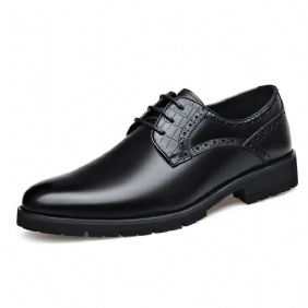2023 Uudet Miesten Business Casual Mustat Brogue-kengät Veistetyt Kengät Classic Dress Nautapukukengät