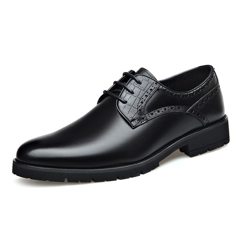 2023 Uudet Miesten Business Casual Mustat Brogue-kengät Veistetyt Kengät Classic Dress Nautapukukengät