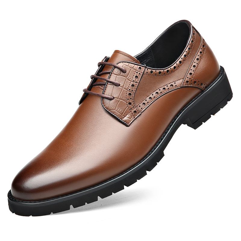 2023 Uudet Miesten Business Casual Mustat Brogue-kengät Veistetyt Kengät Classic Dress Nautapukukengät